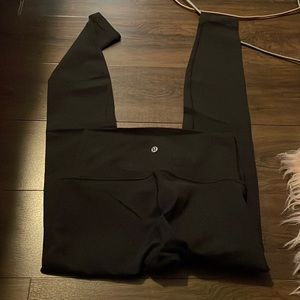 Lululemon size 6, never worn perfect condition, Wunder Under, full on Luon, 28”